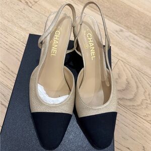 CHANEL Two-Tone Beige and Black Slingback Heels